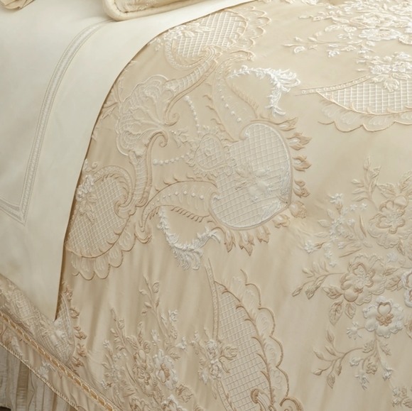 Austin Horn Collection Comforter Set - Picture 3 of 15